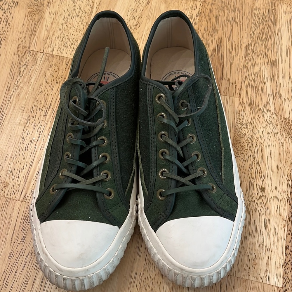 Women’s shoes by Bata lightly worn and in good condition